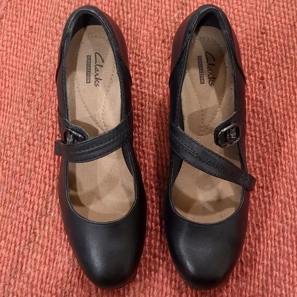 Clarks Leather Black Mary Jane Heels - Picture 2 of 10